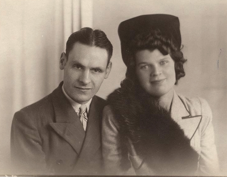 Photo of photos/Gladys May McLennan & Thomas Sharp portrait